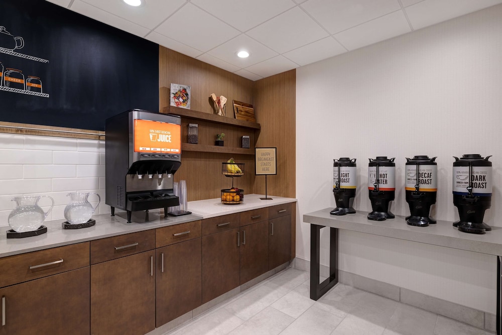 Hampton Inn & Suites by Hilton Marina - photo 43