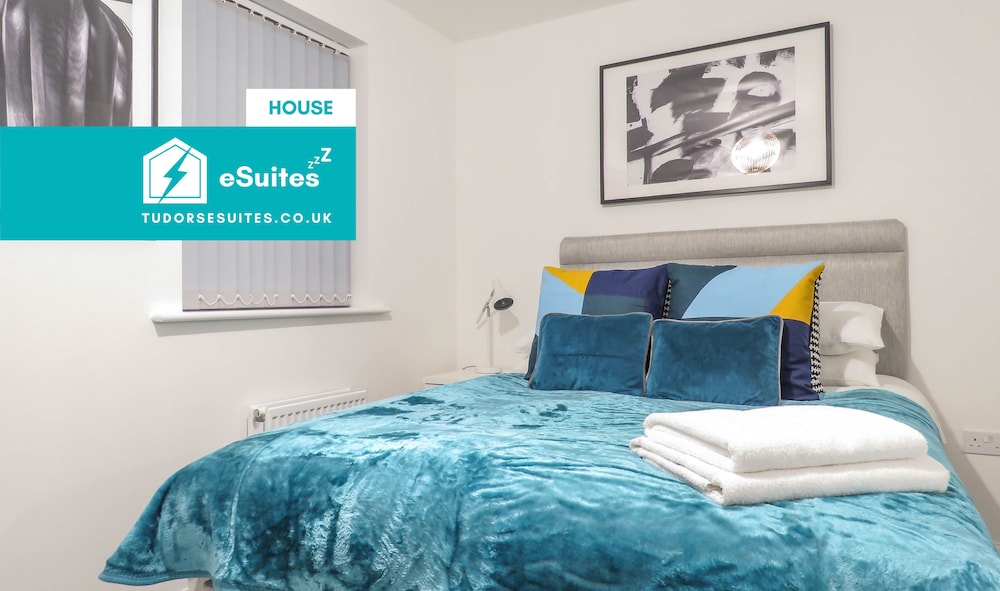 Tudors eSuites Birmingham House Private Garden — 4-Star Luxury Hotel in Birmingham, United Kingdom