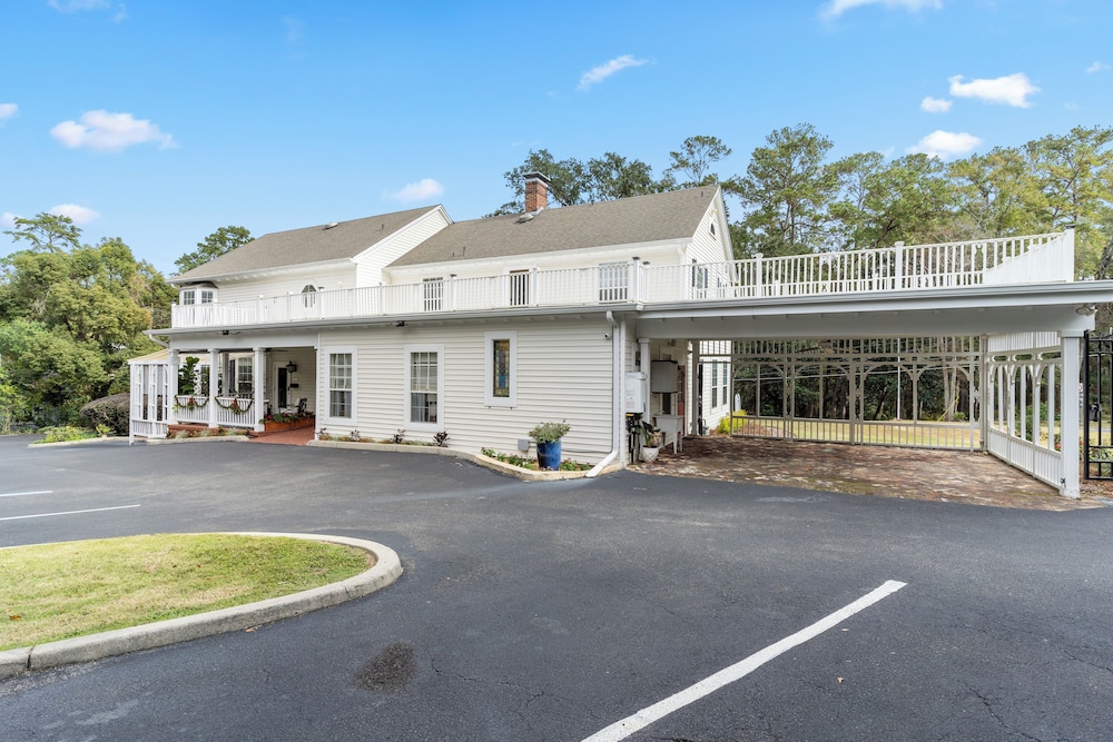 The Capitol Inn Tallahassee - photo 89