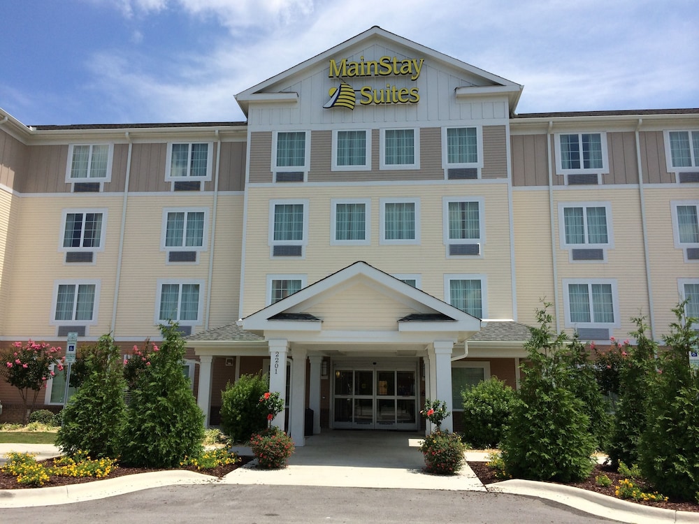 MainStay Suites Jacksonville near Camp Lejeune - photo 45
