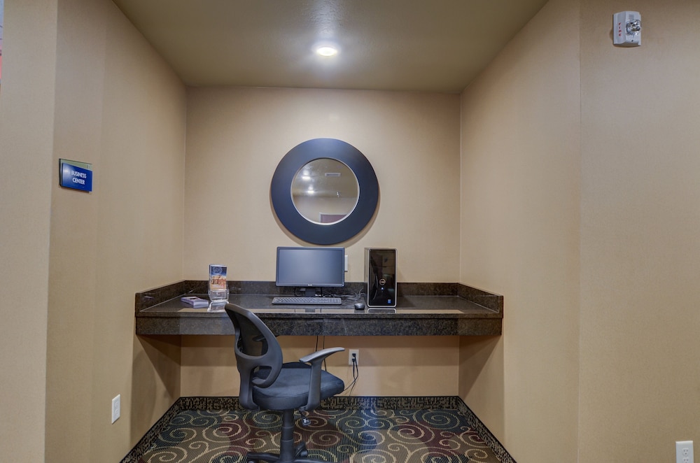 Cobblestone Inn & Suites Kersey - photo 35
