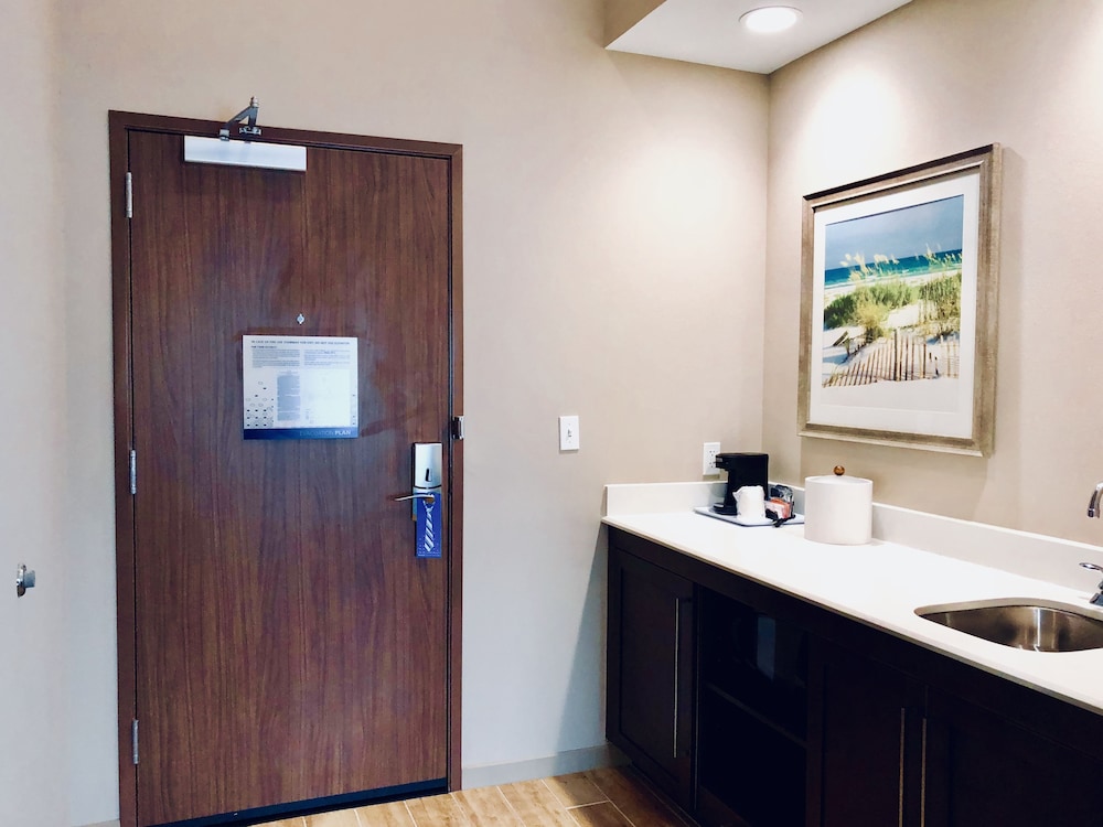 Hampton Inn & Suites Mary Esther Fort Walton Beach - photo 5