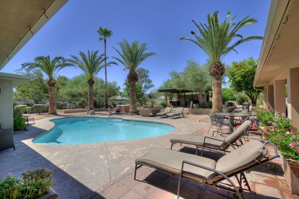 AZ Oasis Heated Pool & Spa Sport Court & Putting Greens Pool Table & Games Scottsdale - photo 13