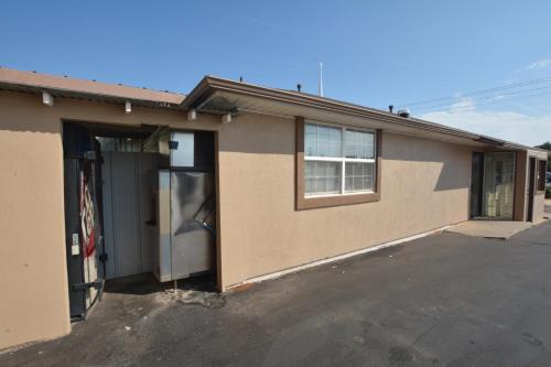 Newcastle Motel - photo 15