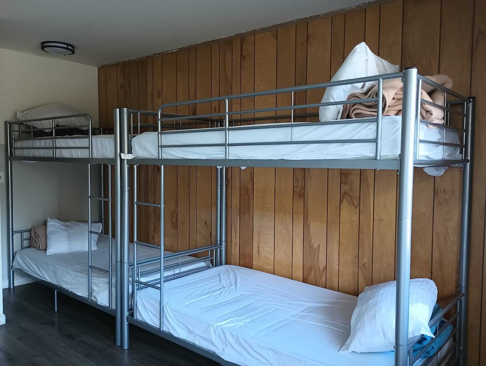 Cedar Inn & Suites - photo 24