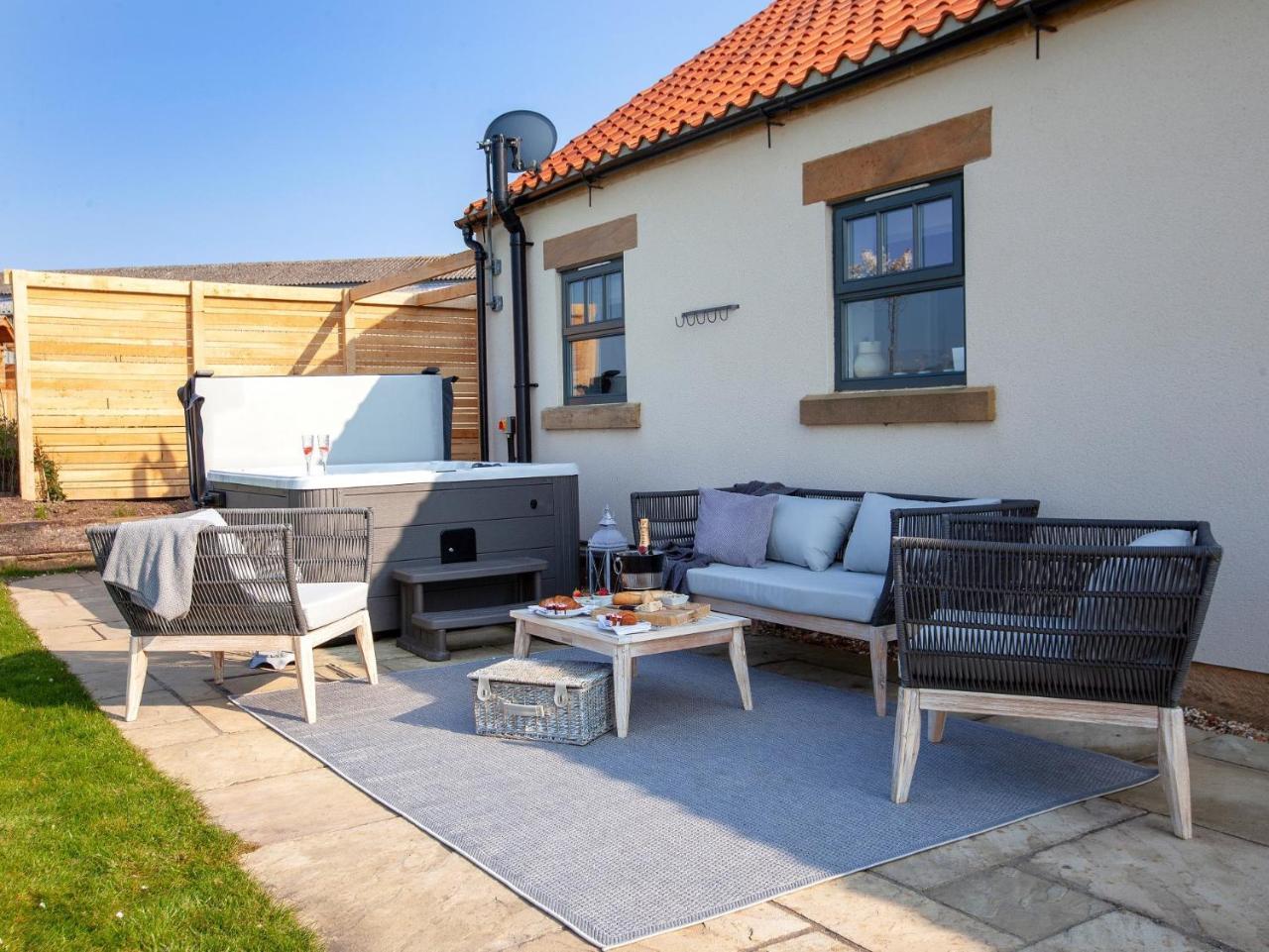 1 Bed in Little Broughton 74950