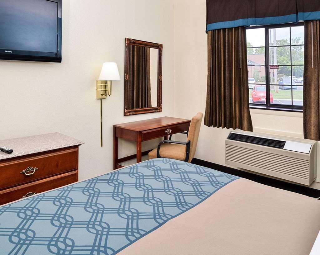 Econo Lodge Inn & Suites Shelbyville - photo 19