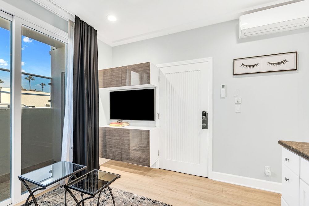 SW Beach Hotel - photo 13