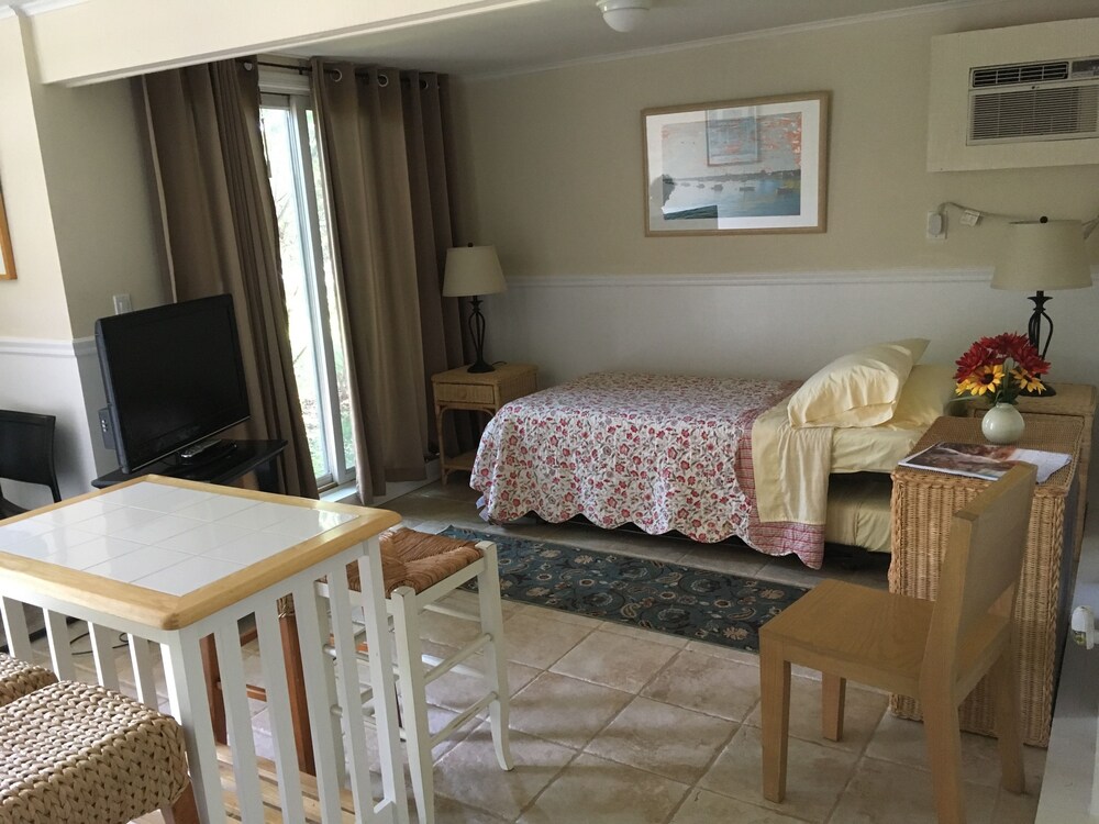 Westhampton Seabreeze Motel - photo 15