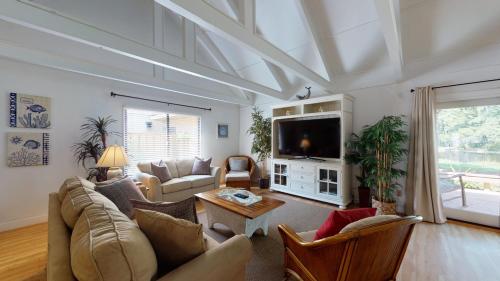 762 Queens Grant - photo 4
