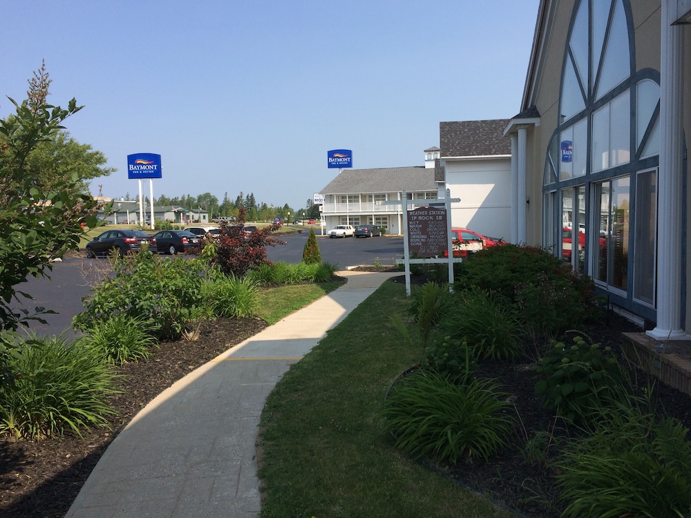 Baymont by Wyndham St. Ignace Lakefront - photo 36
