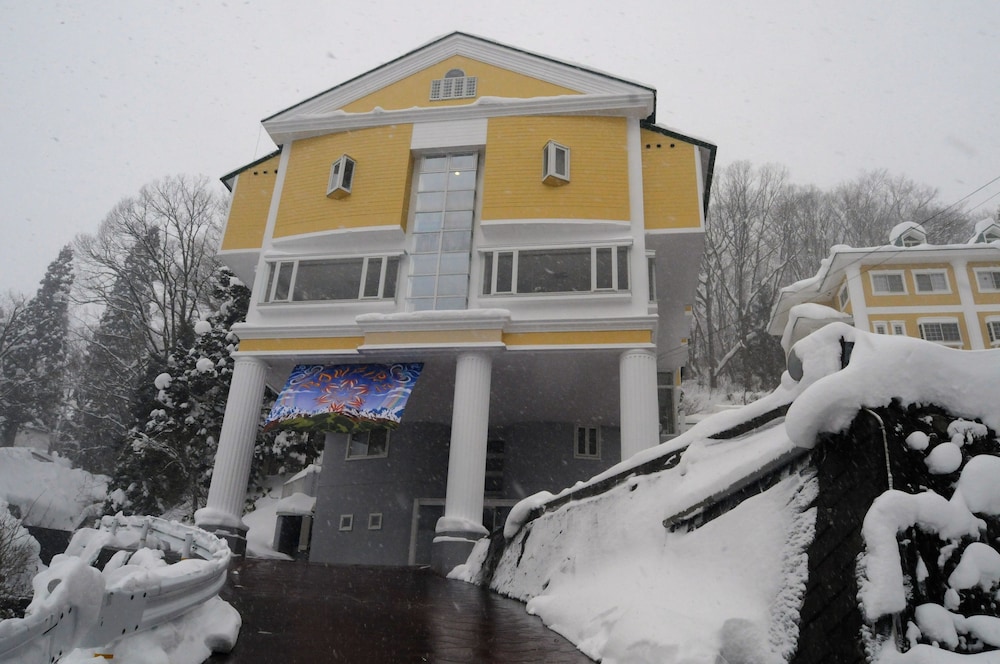 Hotel Bonfire in Hakuba, Japan