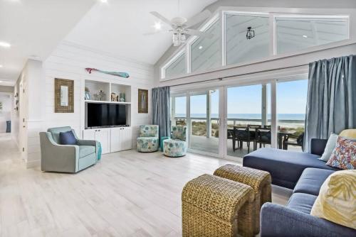 Ebb Tide Cottage Beachfront Huge Oceanfront Deck Hot Tub — 4-Star Luxury Hotel in Fernandina Beach, United States