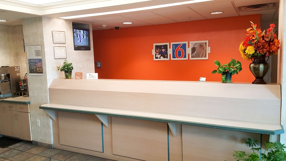 Motel 6 Las Cruces NM Telshor - photo 4