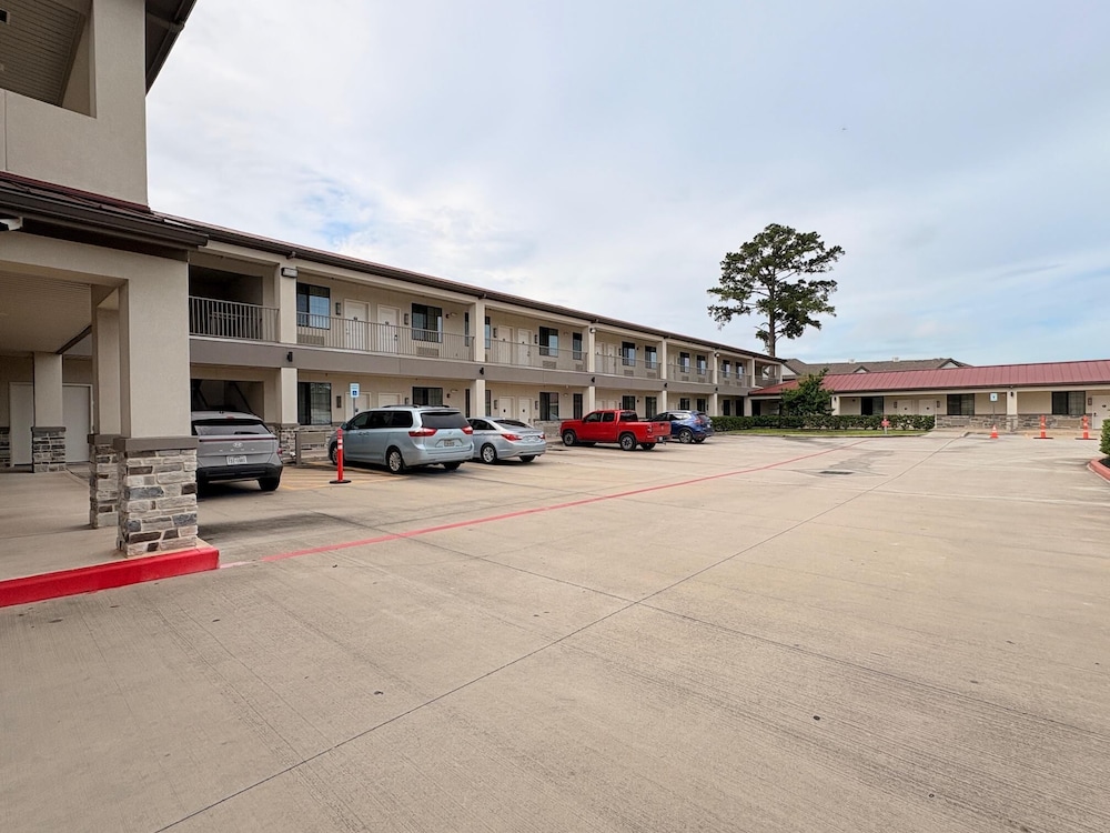 Americas Best Value Inn & Suites Houston Veterans Memorial - photo 11