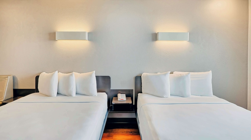 Studio 6 Suites Los Angeles CA Los Angeles LAX - photo 14