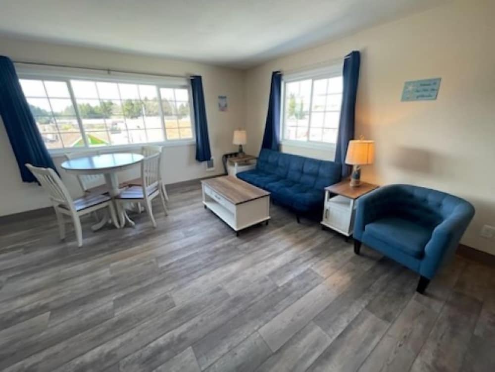 The Coastal Inn and Suites - photo 28