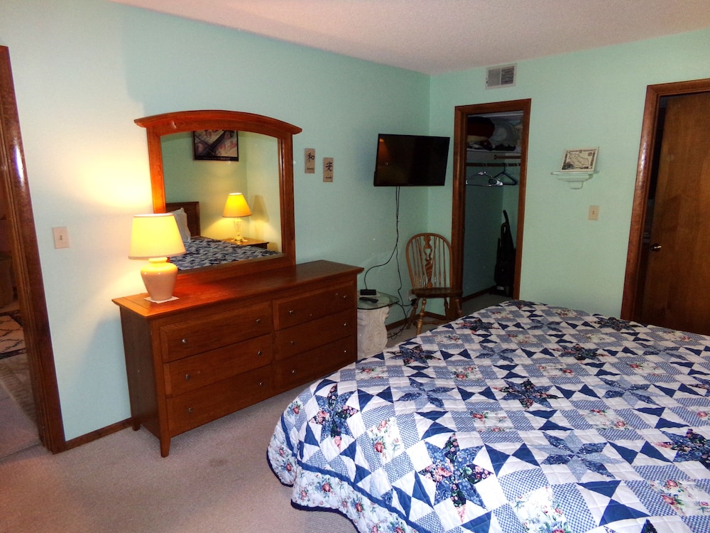 Mountainside 2 Bed 2 Bath - photo 3