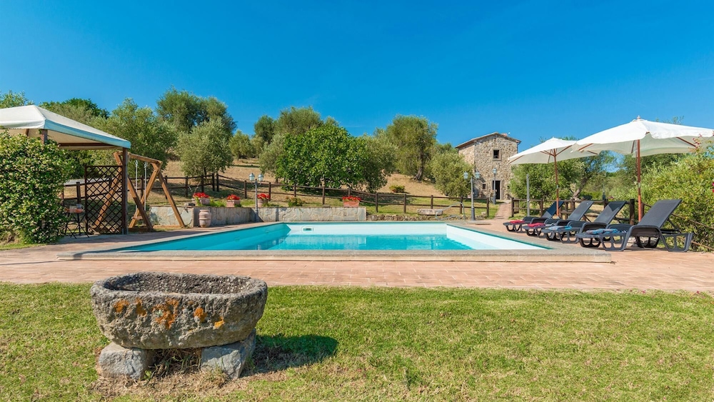 Montebendico 6 Emma Villas — 4-Star Luxury Hotel in Castel Del Piano, Italy