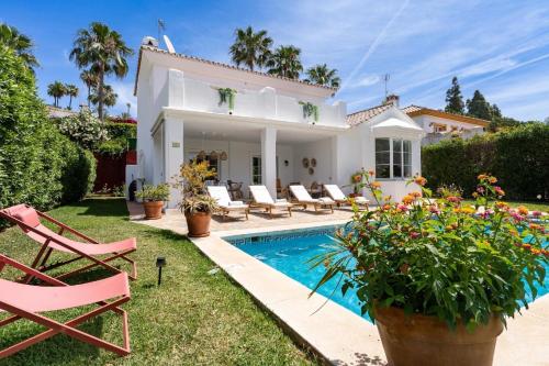 Villa Elisana in Mijas Costa — 4-Star Luxury Hotel in Mijas, Spain
