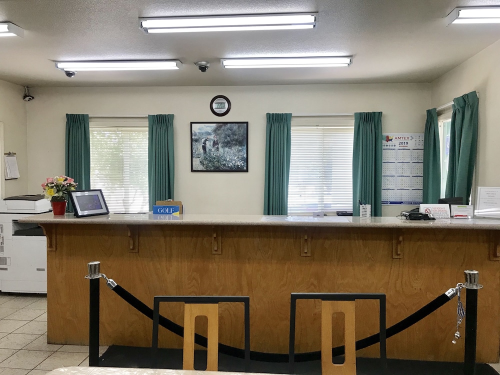 Sunrise Inn Turlock - photo 3