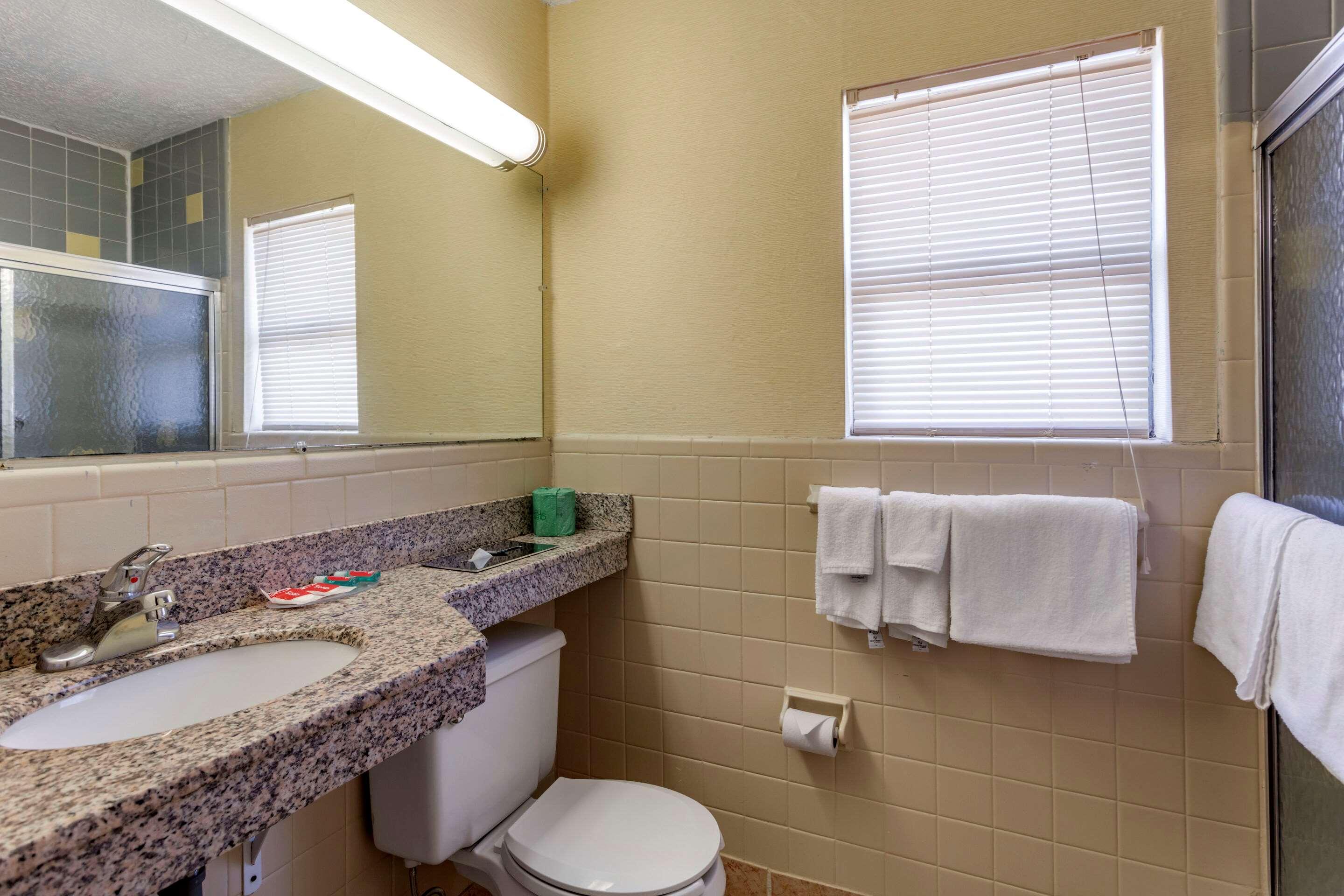 Economy Inn East Hartford CT - photo 39