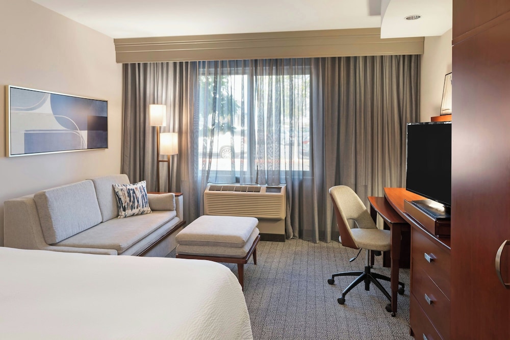 Courtyard by Marriott Long Beach Airport - photo 14
