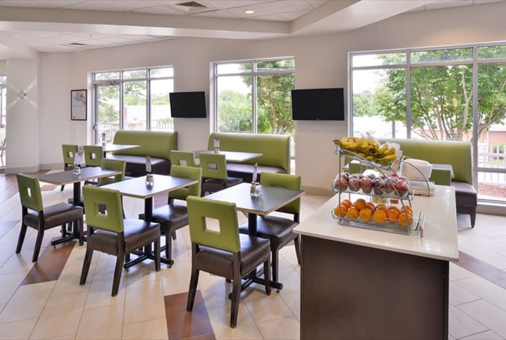 Holiday Inn Express Hotel & Suites Mooresville Lake Norman by IHG - photo 37