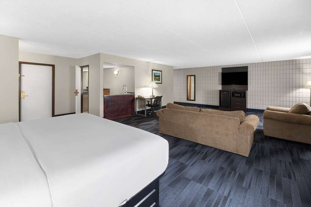 Baymont Inn and Suites by Wyndham Farmington MO - photo 28