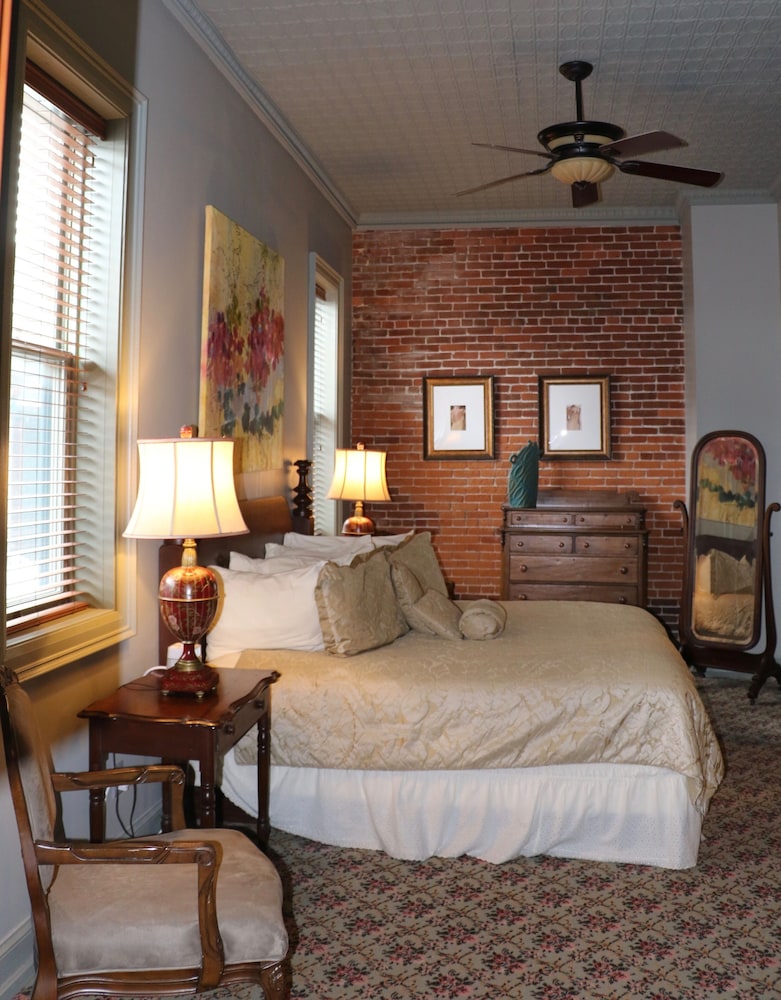 The Black Hawk Hotel - photo 18