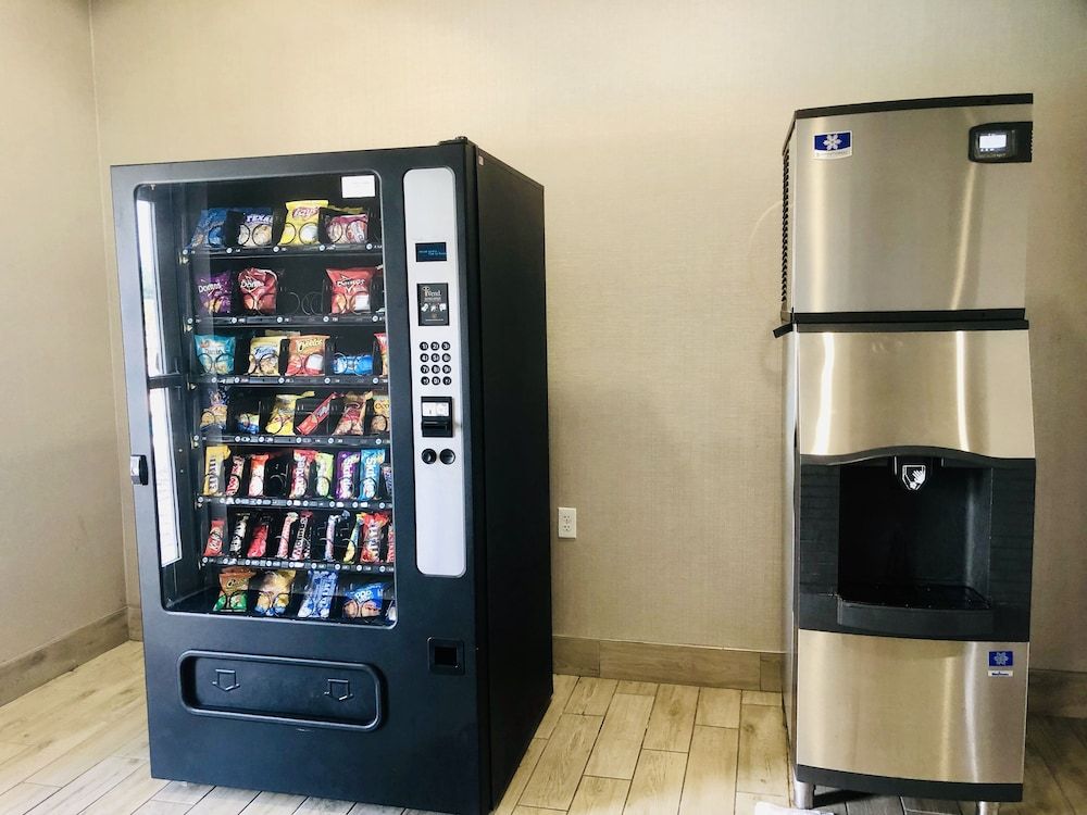 La Quinta Inn and Suites by Wyndham Lake Charles Casino Area - photo 32