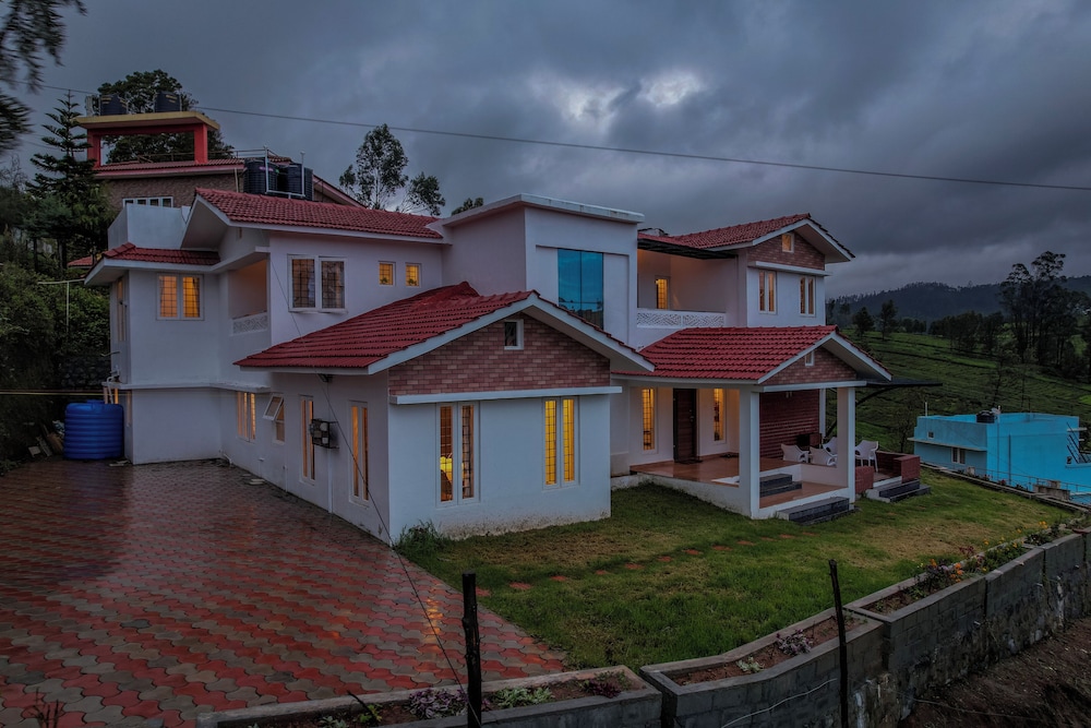 Eden Valley Resort in Kunda, India