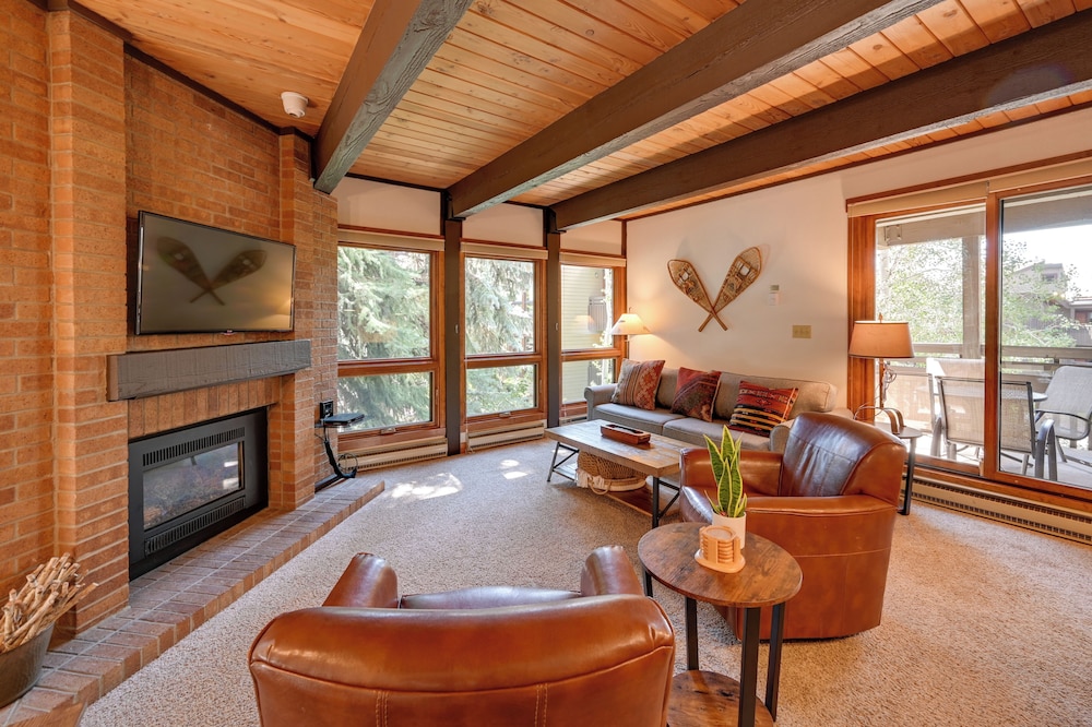Upscale Condo w Balcony 1 2 Mi to Ski Resort - photo 5