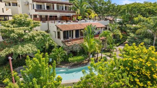 Sunshine Escape with a Rooftop Patio in Unknown City, Costa Rica