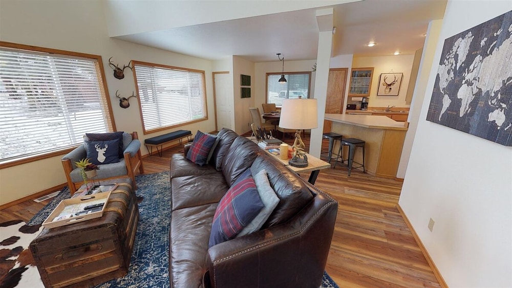 Longhorn Hideaway by Casago McCall Donerightmanagement - photo 11