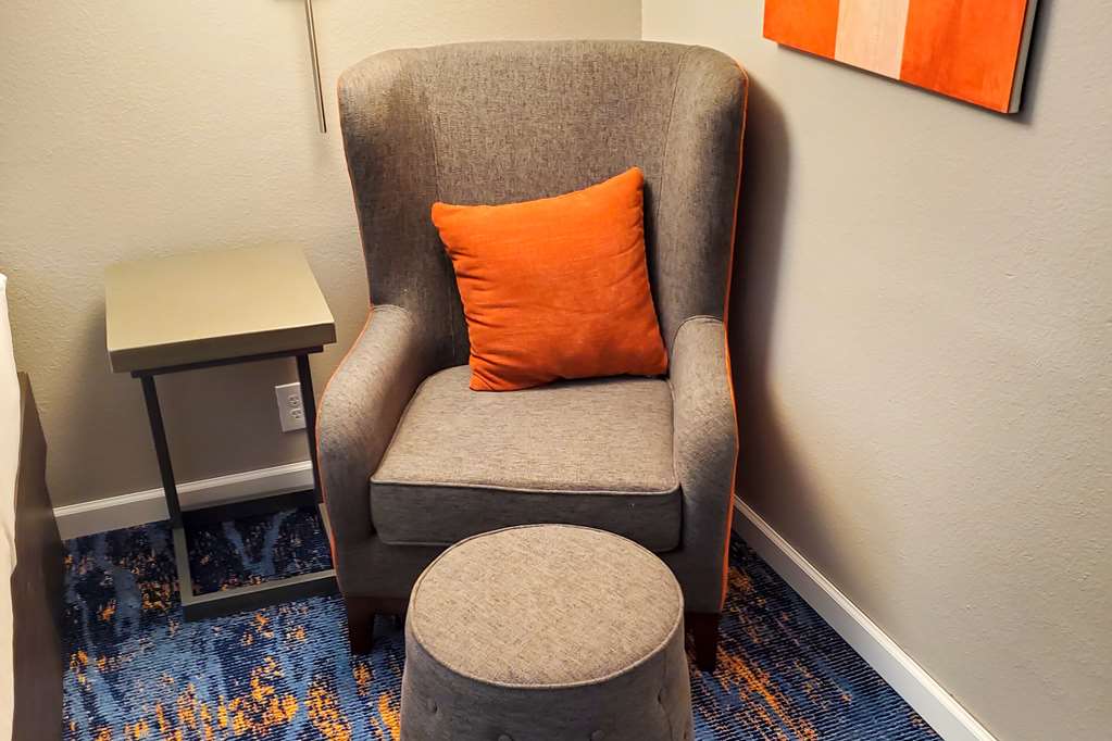 Clarion Pointe Marshall - photo 5