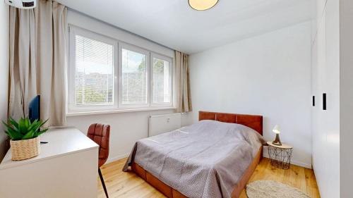 FLEXIHOME sk SNP 7 four room apartment AC loggia — 4-Star Luxury Hotel in Kosice, Slovakia