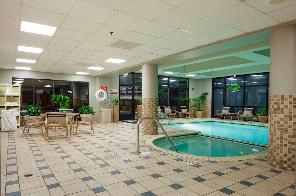 Embassy Suites by Hilton San Antonio Airport - photo 33