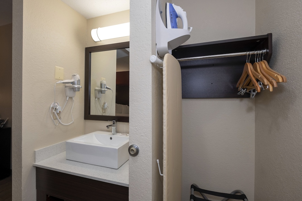 Red Roof Inn Leesburg VA - photo 19