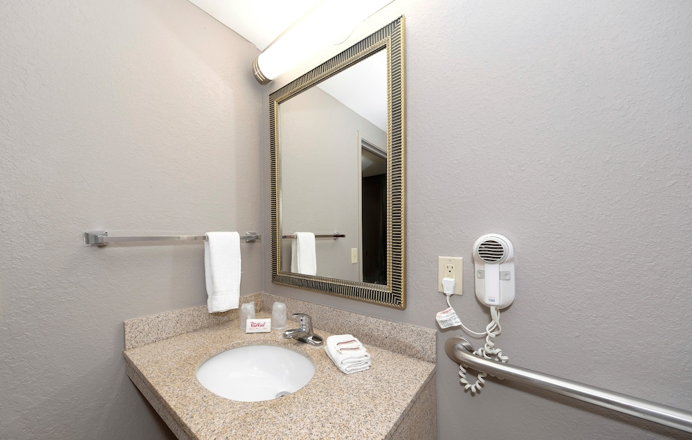 Red Roof Inn & Suites Carrollton GA West Georgia - photo 31