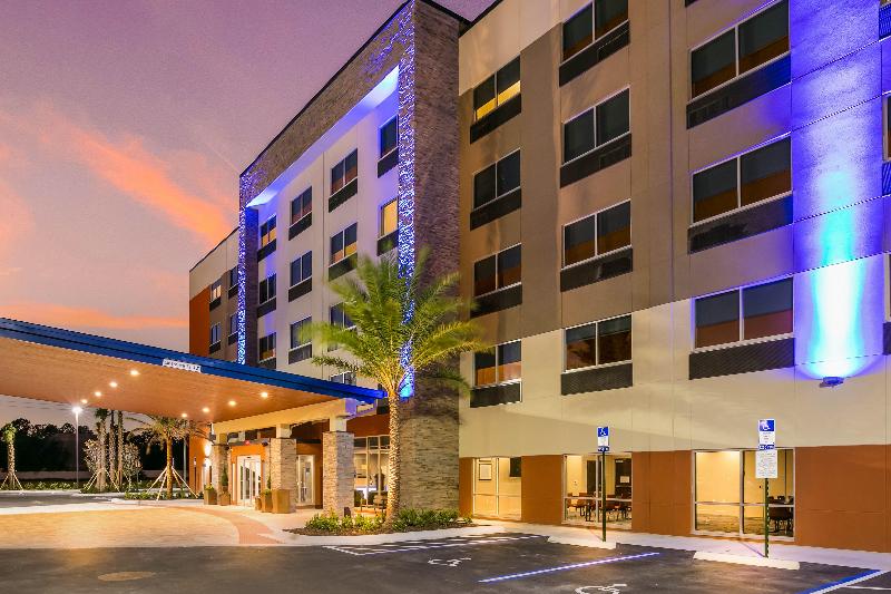 Holiday Inn Express Jacksonville Town Center - photo 6