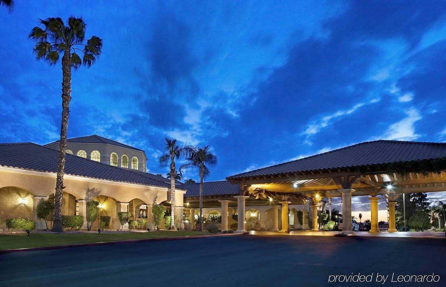 Embassy Suites Phoenix North - photo 2