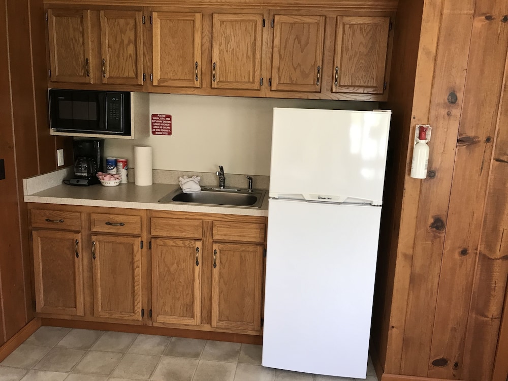M 22 Inn Suttons Bay - photo 4