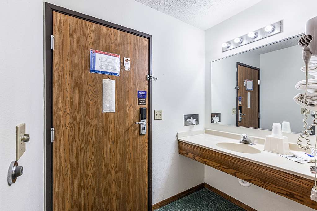 Motel 6 Kewanee IL - photo 10