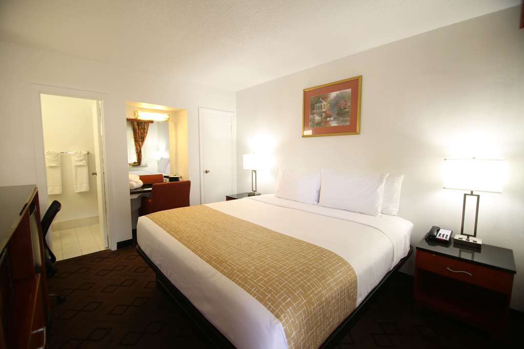 Travelodge by Wyndham Burbank Glendale - photo 9