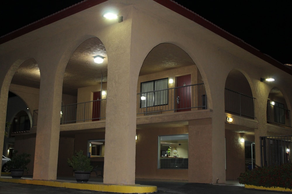 Cajon Pass Inn - photo 42