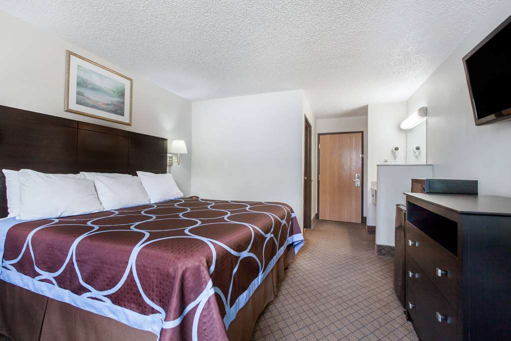 Super 8 by Wyndham Cleveland TX - photo 12