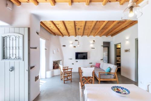 Exochi Traditional Houses — 4-Star Luxury Hotel in Paros, Greece