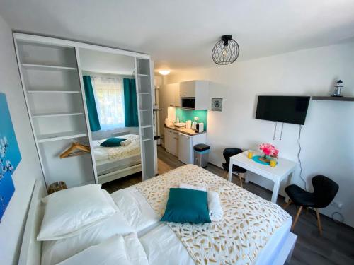 Málna Apartman Juventus — 4-Star Luxury Hotel in Balatonfoldvar, Hungary