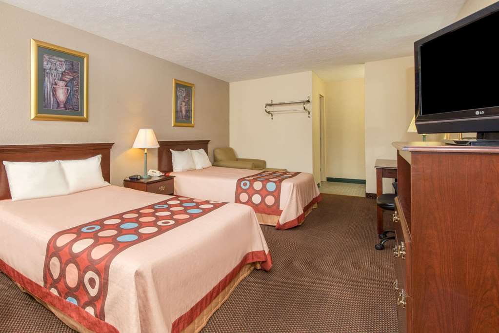Super 8 by Wyndham Centerville Richmond - photo 9